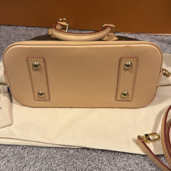 Louis Vuitton Alma BB Monogram - Picture 8 of 10